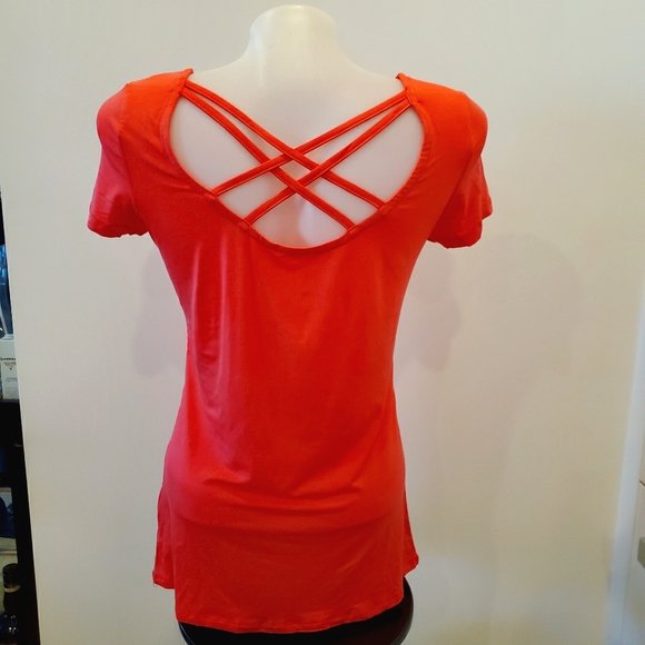 Orb Helena Reversible Crisscross Tee in Azalea - Picture 2 of 5